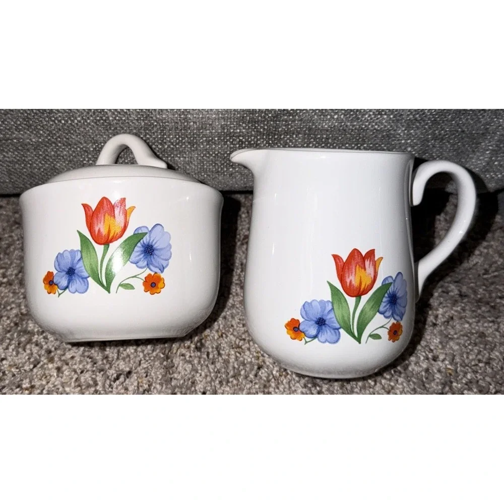 Corelle Fresh Cut Creamer and Sugar Bowl & Lid Red Tulip w/ Blue Flowers